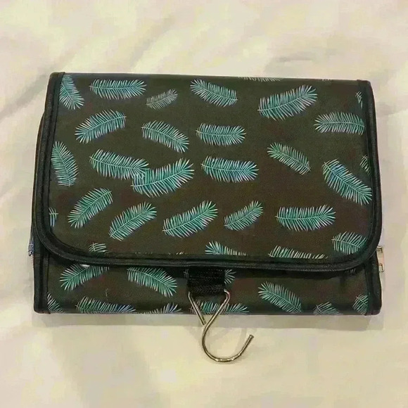 Under One Sky Travel Toiletry Bag - Picture 4 of 4